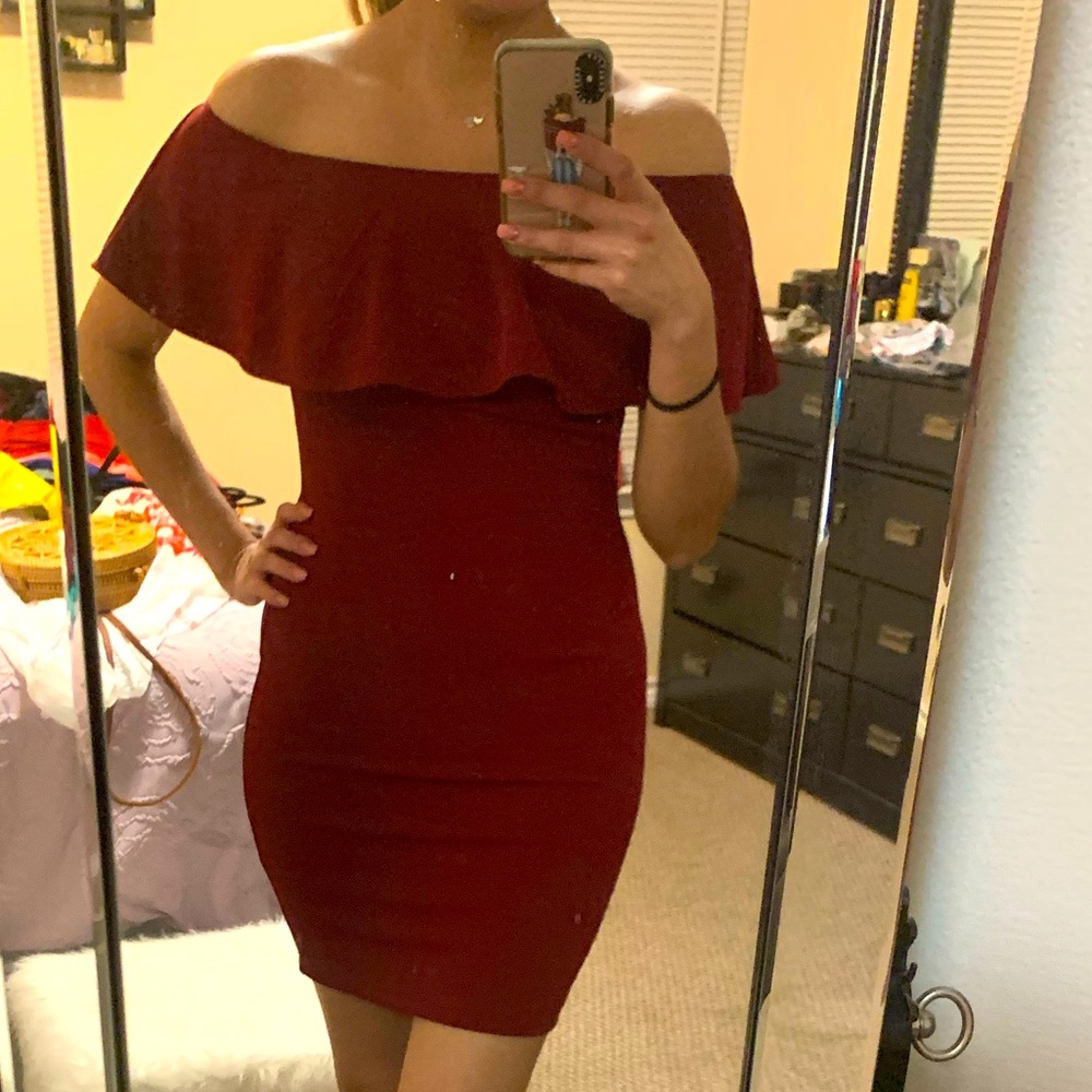 Brand‎ new! Guess Bonair Off Shoulder Ruffle Dress